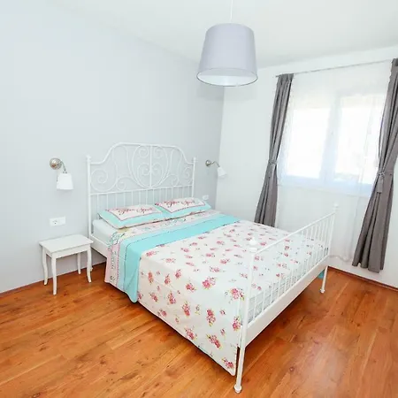 Apartmani Maksan * Pakostane