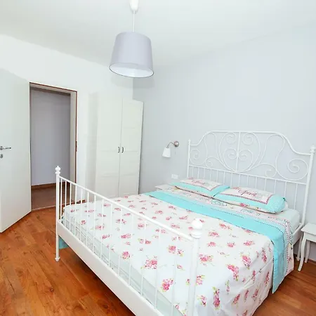Apartmani Maksan Pakostane