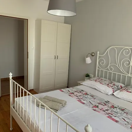 Apartmani Maksan Pakostane