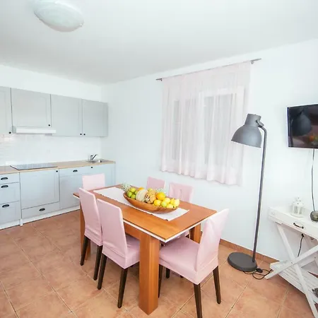 Apartmani Maksan Pakostane