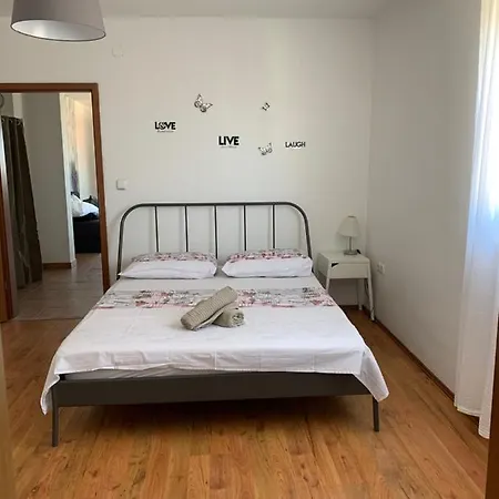 Apartmani Maksan Pakostane